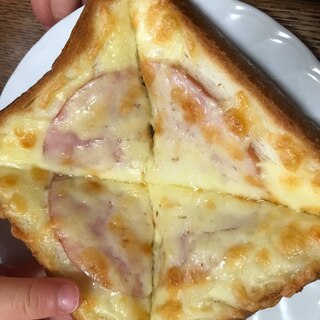 子供が大好き！蜂蜜バターハムチーズトースト